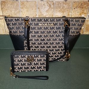NWT Michael Kors Bedford Tote & Fulton Wallet $556